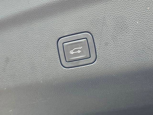 Used 2024 Chevrolet Suburban High Country w/ Advanced Technology Package image 8