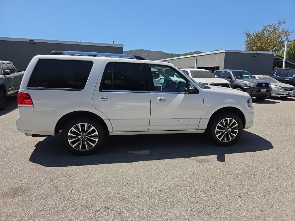 Used 2015 Lincoln Navigator 2WD image 6
