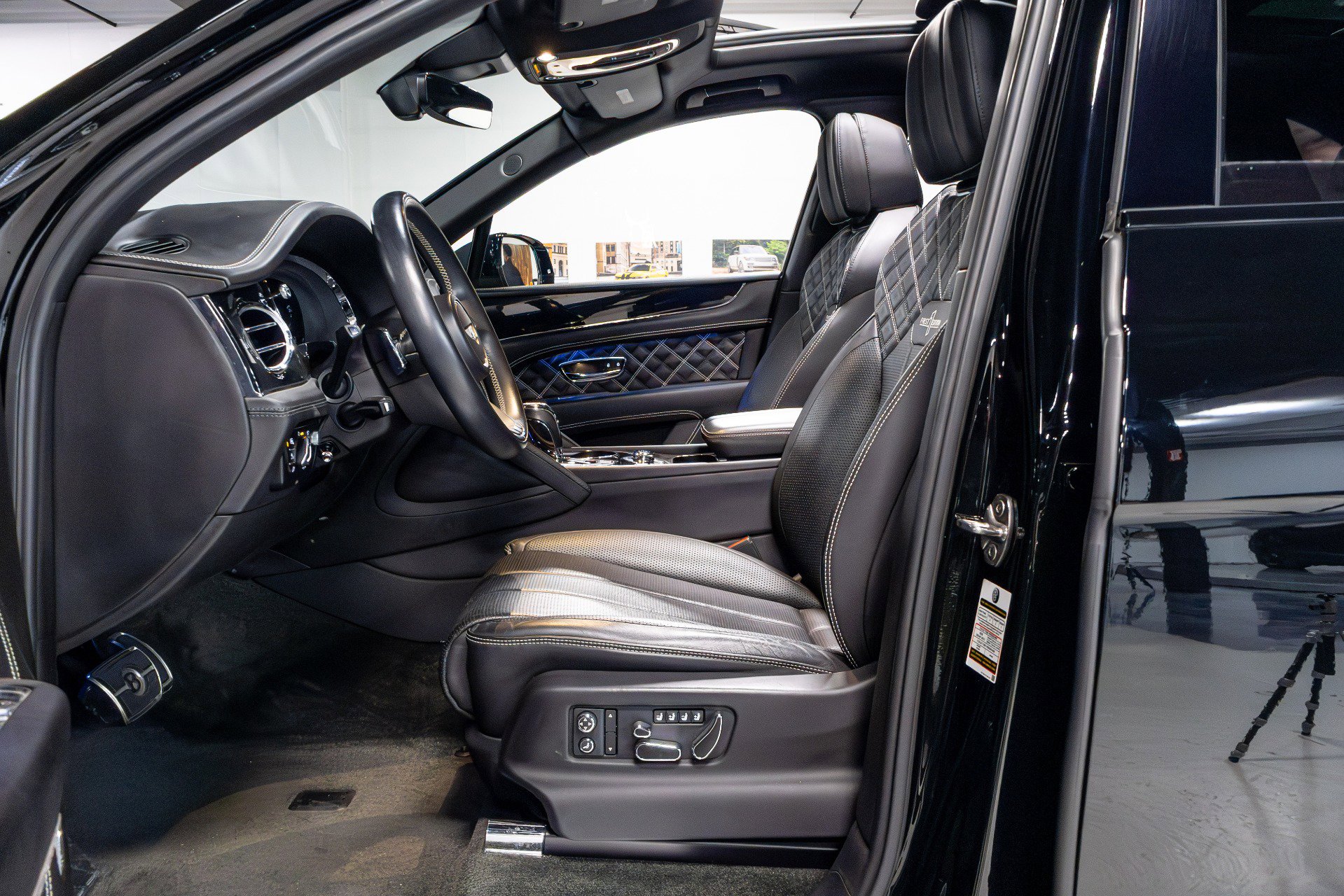 Used 2021 Bentley Bentayga w/ First Edition Specification image 5