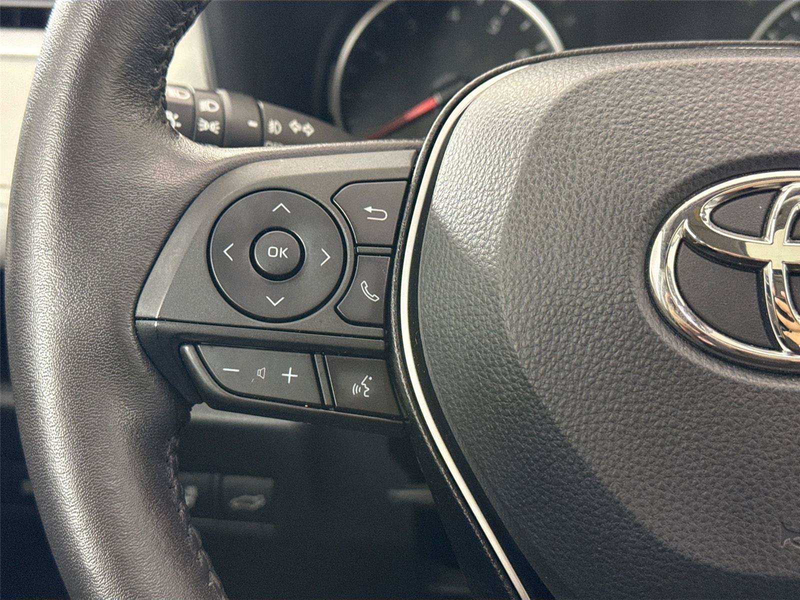 Certified 2022 Toyota RAV4 XLE Premium AWD/4WD image 17
