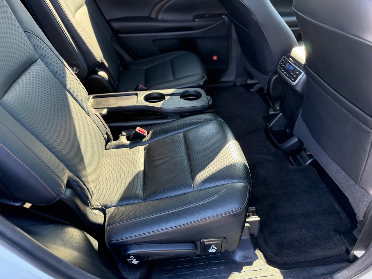 Used 2016 Toyota Highlander Limited image 34