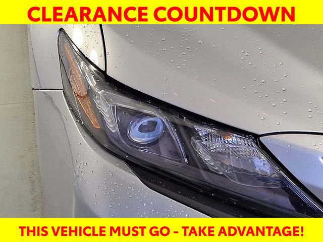Used 2024 Toyota Camry SE image 10