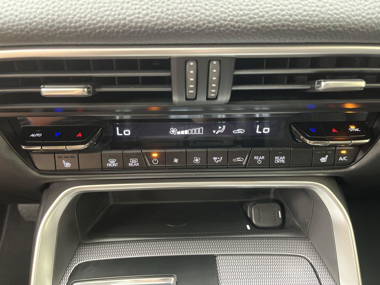 Certified 2024 MAZDA CX-90 3.3 Turbo w/ Preferred Plus AWD/4WD image 26