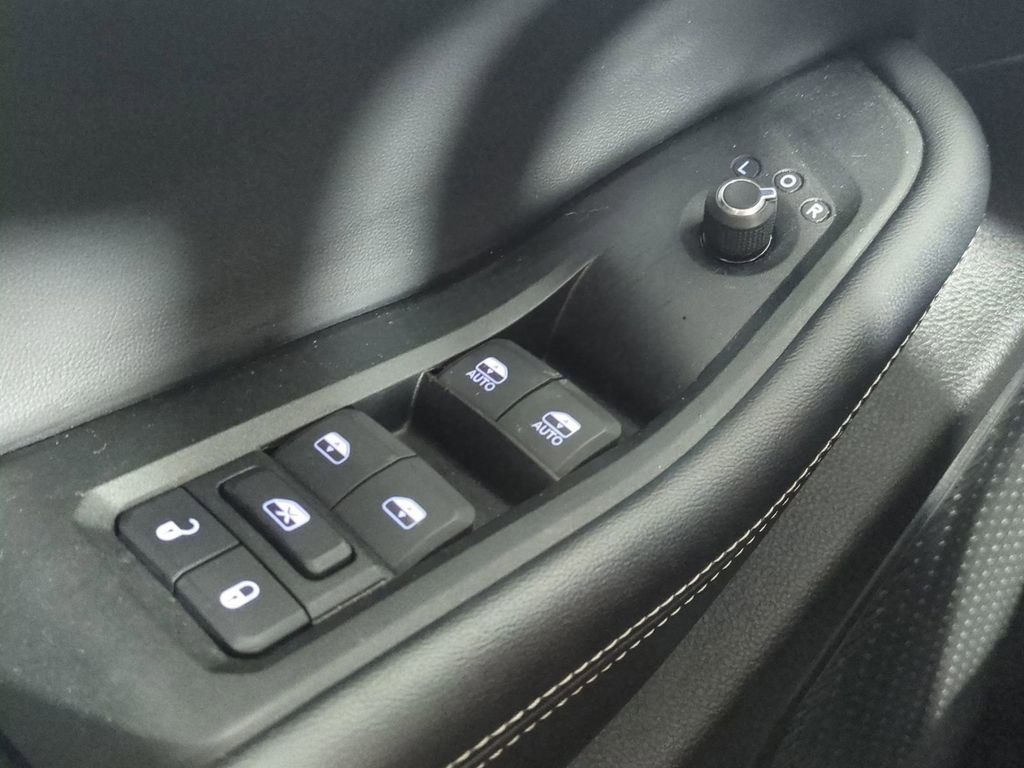 Used 2024 Jeep Grand Cherokee Altitude image 29