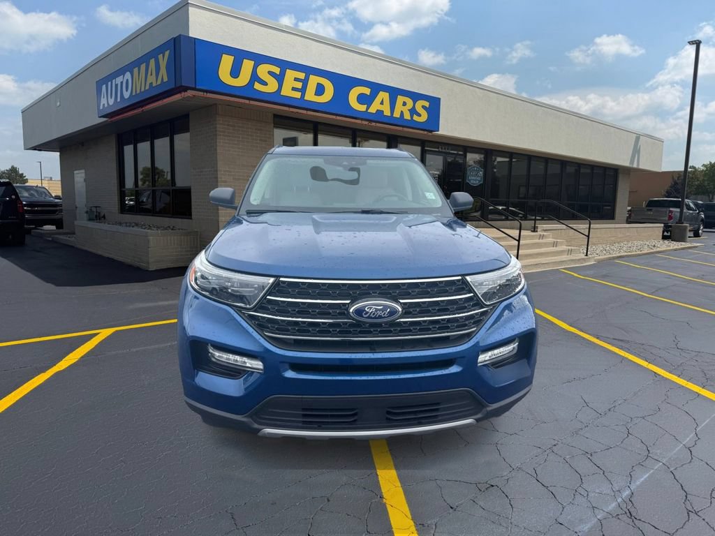 Used 2023 Ford Explorer XLT w/ Equipment Group 202A AWD/4WD image 3