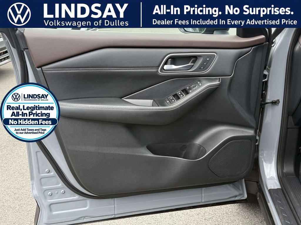 Used 2021 Nissan Rogue SL w/ Premium Package AWD/4WD image 9