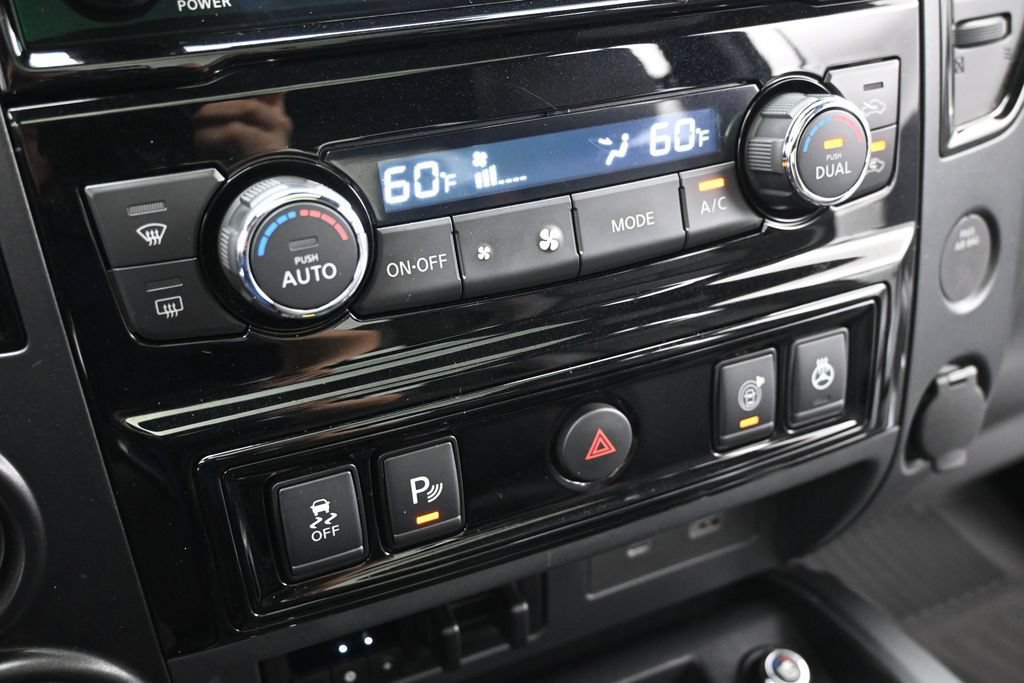 Used 2021 Nissan Titan PRO-4X w/ Pro-4x Convenience Package AWD/4WD image 17