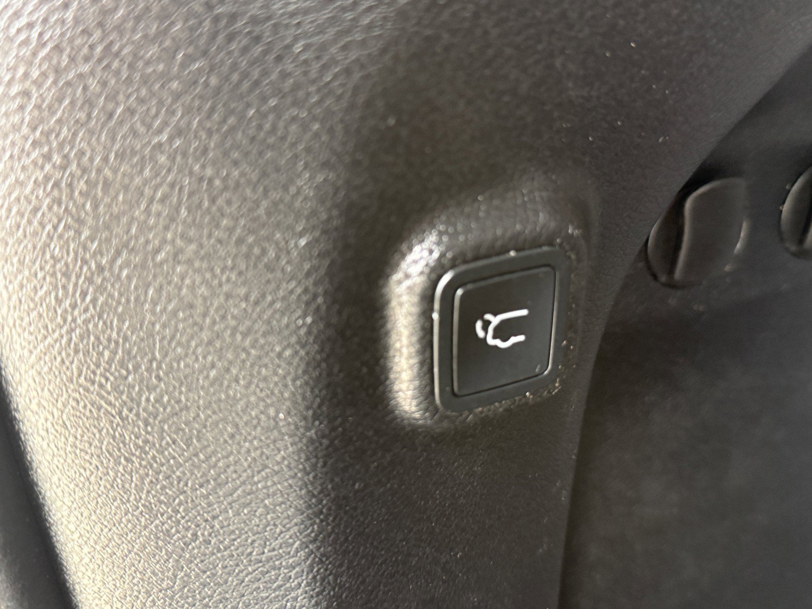 Used 2019 Jeep Cherokee Limited AWD/4WD image 32