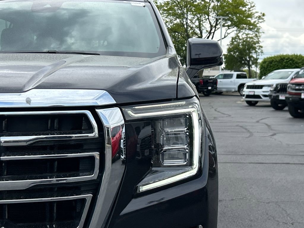 Certified 2023 GMC Yukon SLT w/ SLT Premium Package AWD/4WD image 13