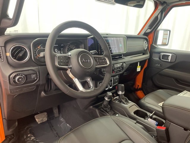 New 2025 Jeep Wrangler Sahara w/ Technology Group image 9