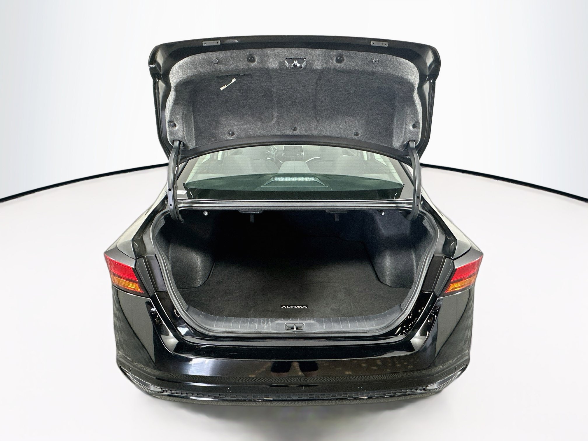 Used 2025 Nissan Altima 2.5 SV FWD image 27