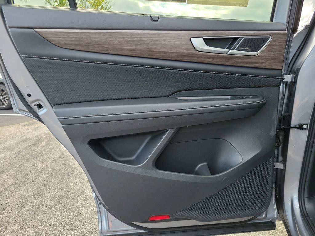 Used 2024 Volkswagen Atlas SEL Premium R-Line image 13