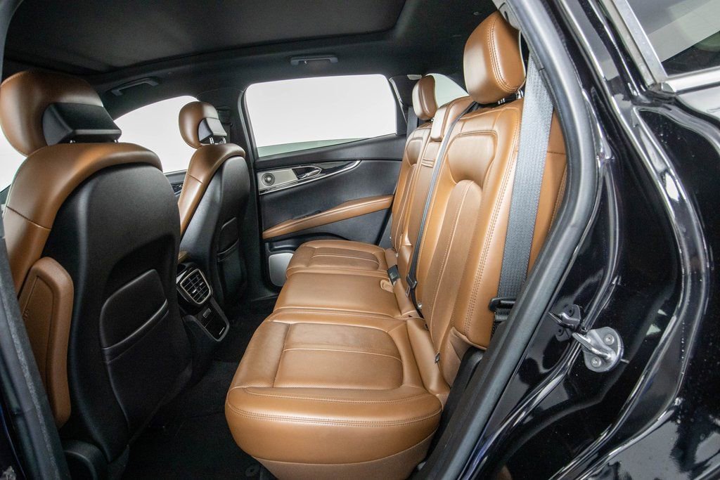 Used 2022 Lincoln Nautilus Reserve w/ Equipment Group 202A image 10