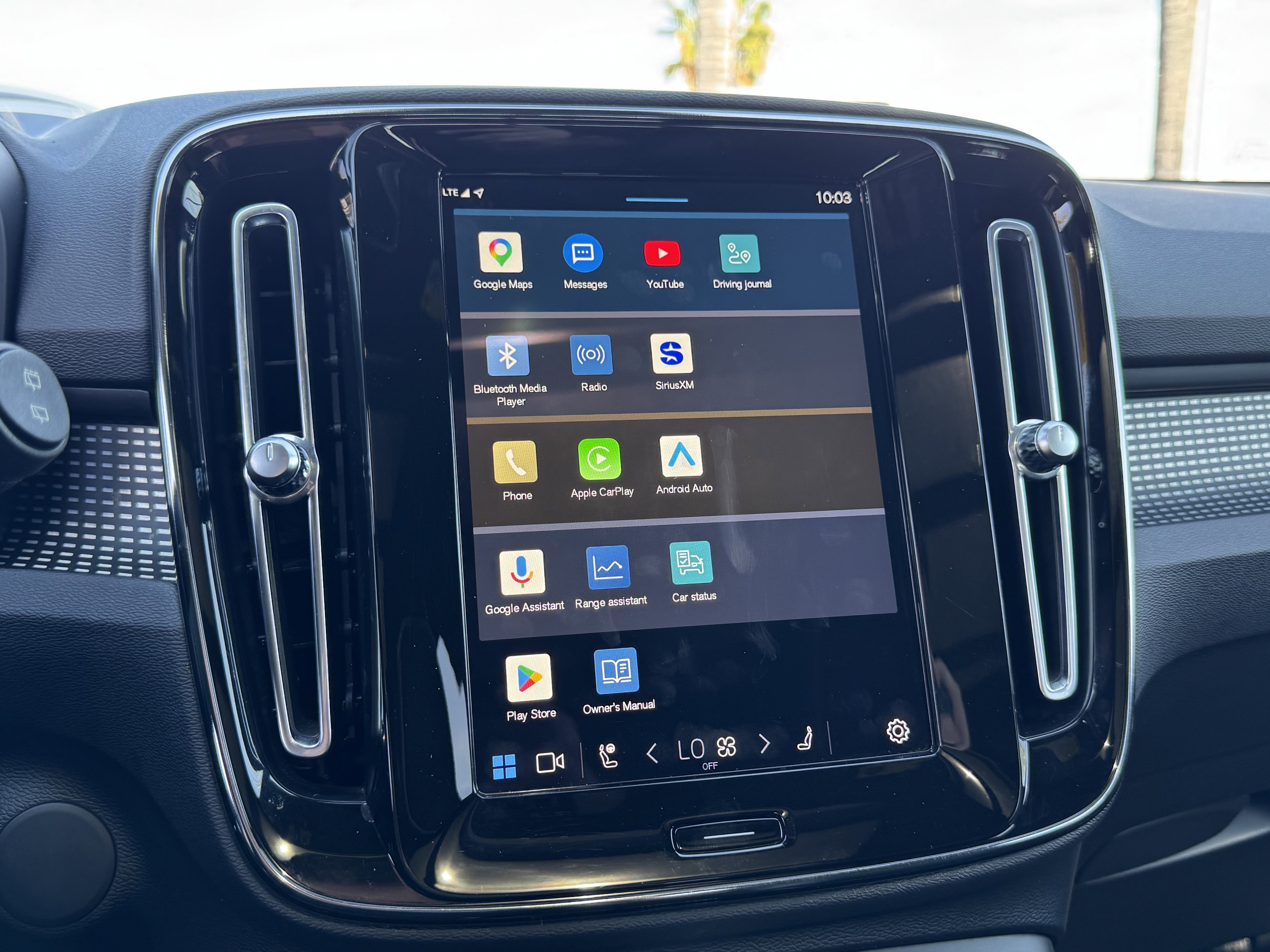 Used 2022 Volvo XC40 P8 Recharge Ultimate image 23