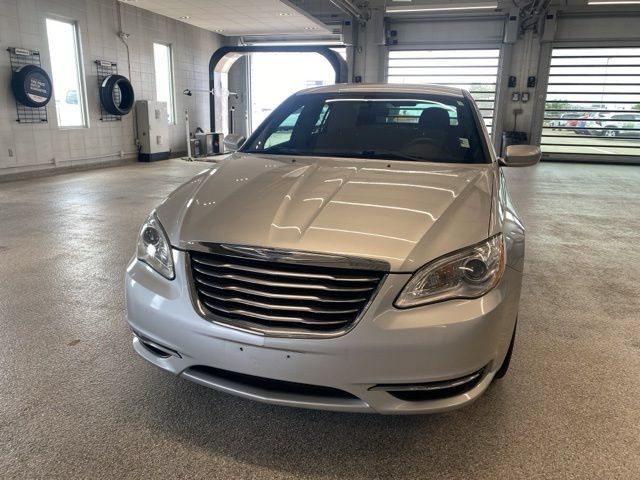Used 2012 Chrysler 200 Touring FWD image 2