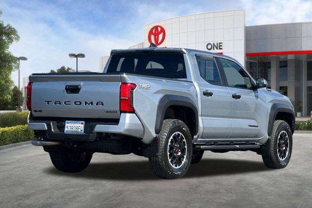 Certified 2025 Toyota Tacoma TRD Off-Road AWD/4WD image 5