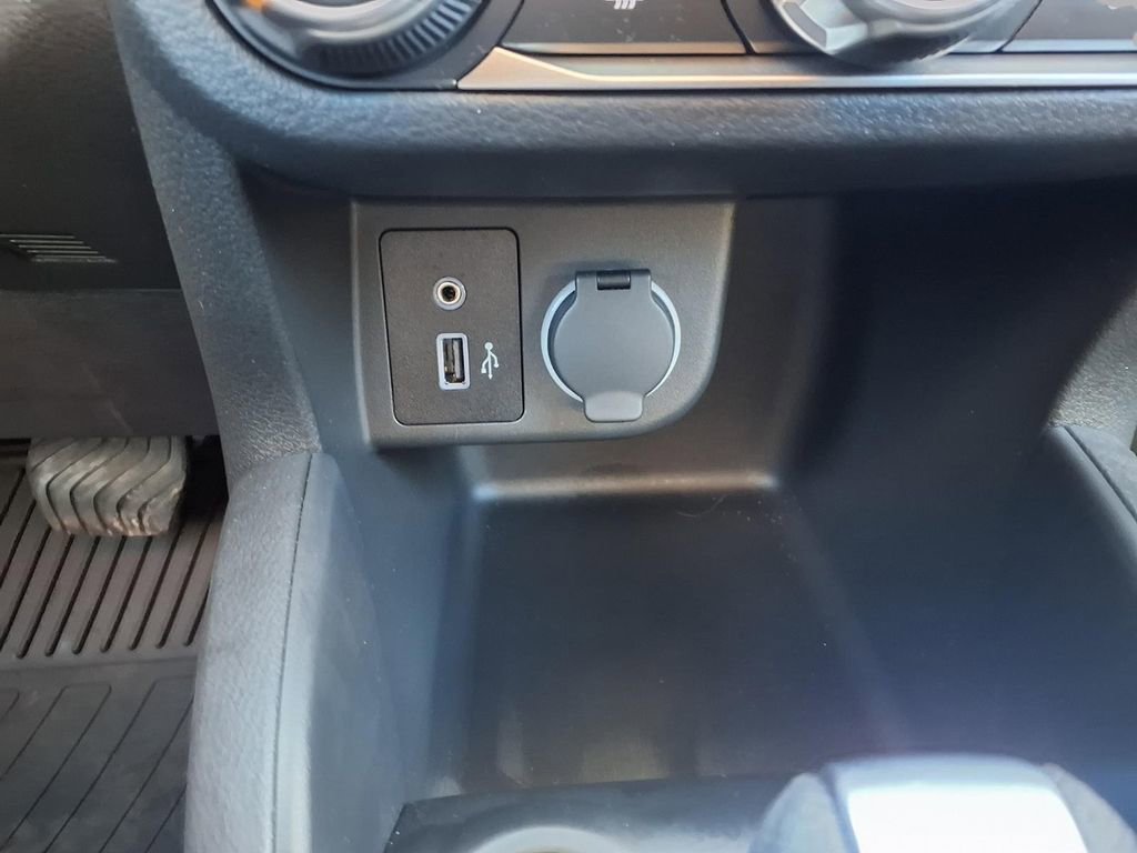 Certified 2025 Nissan Kicks Play S image 9