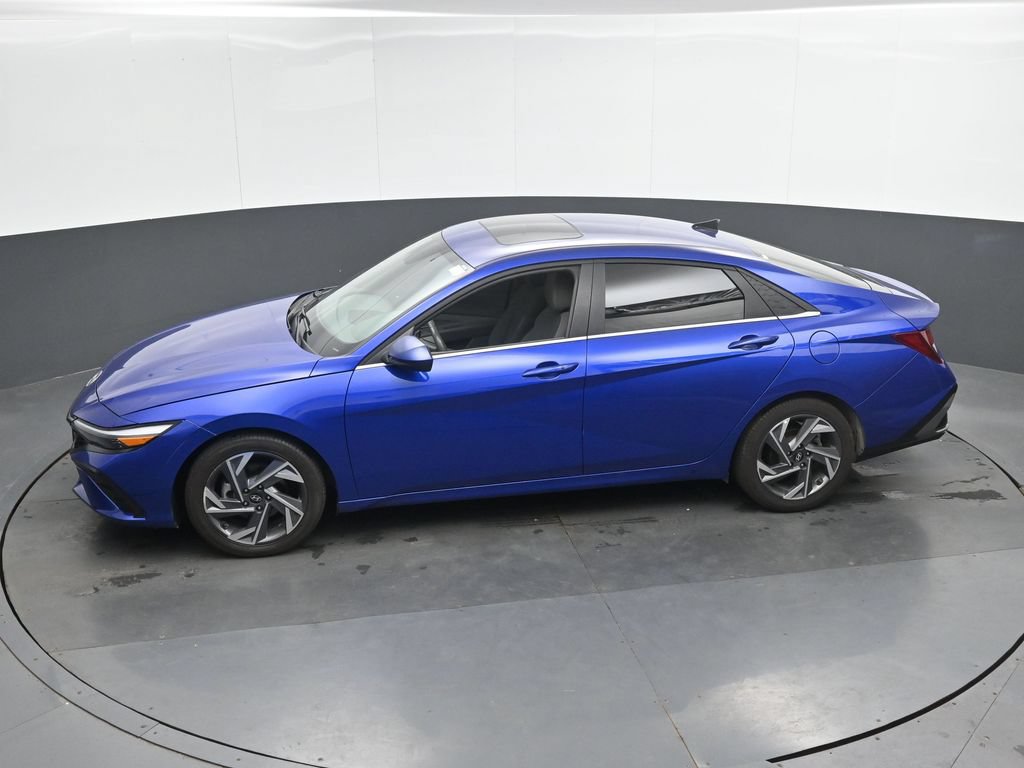 Used 2025 Hyundai Elantra SEL FWD image 35