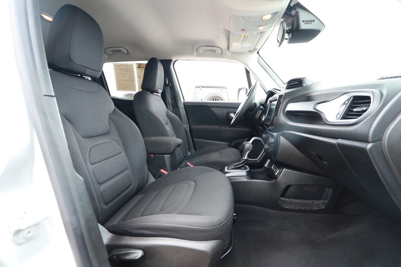Used 2021 Jeep Renegade Latitude FWD image 26
