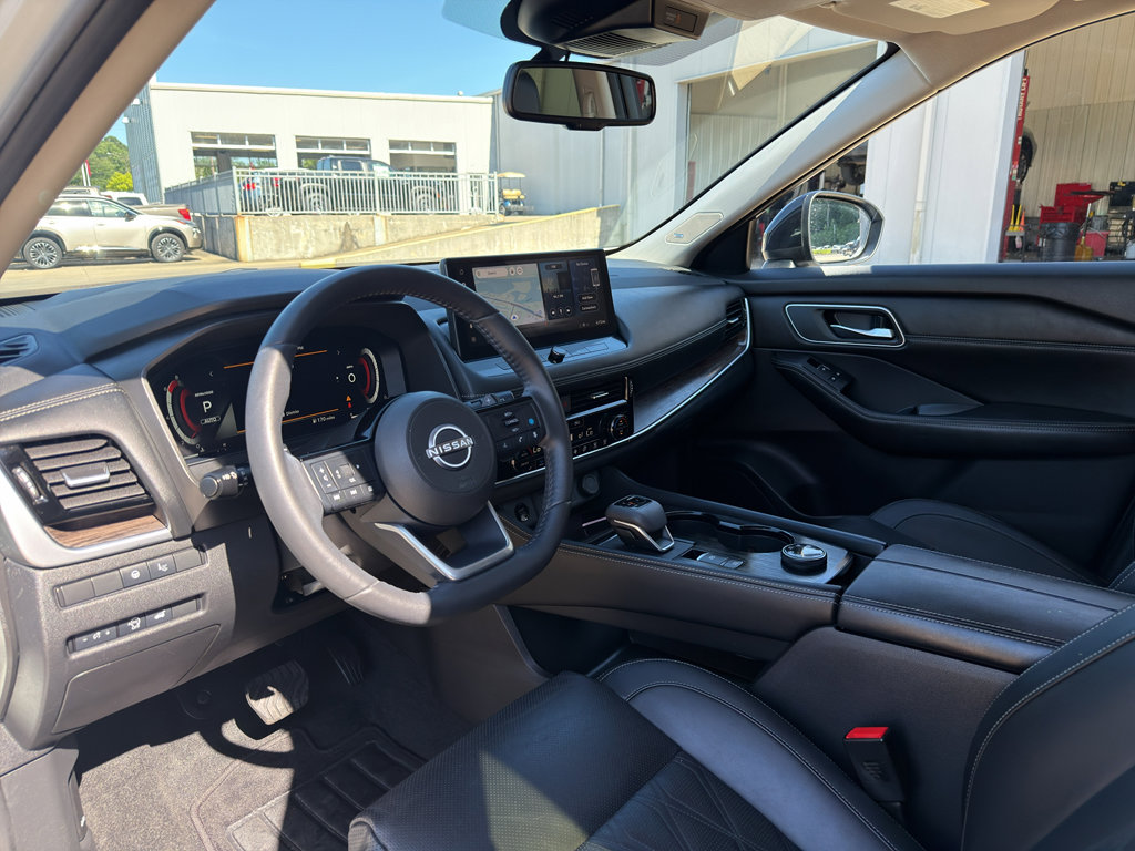 Used 2024 Nissan Rogue Platinum w/ Platinum Premium Package AWD/4WD image 10