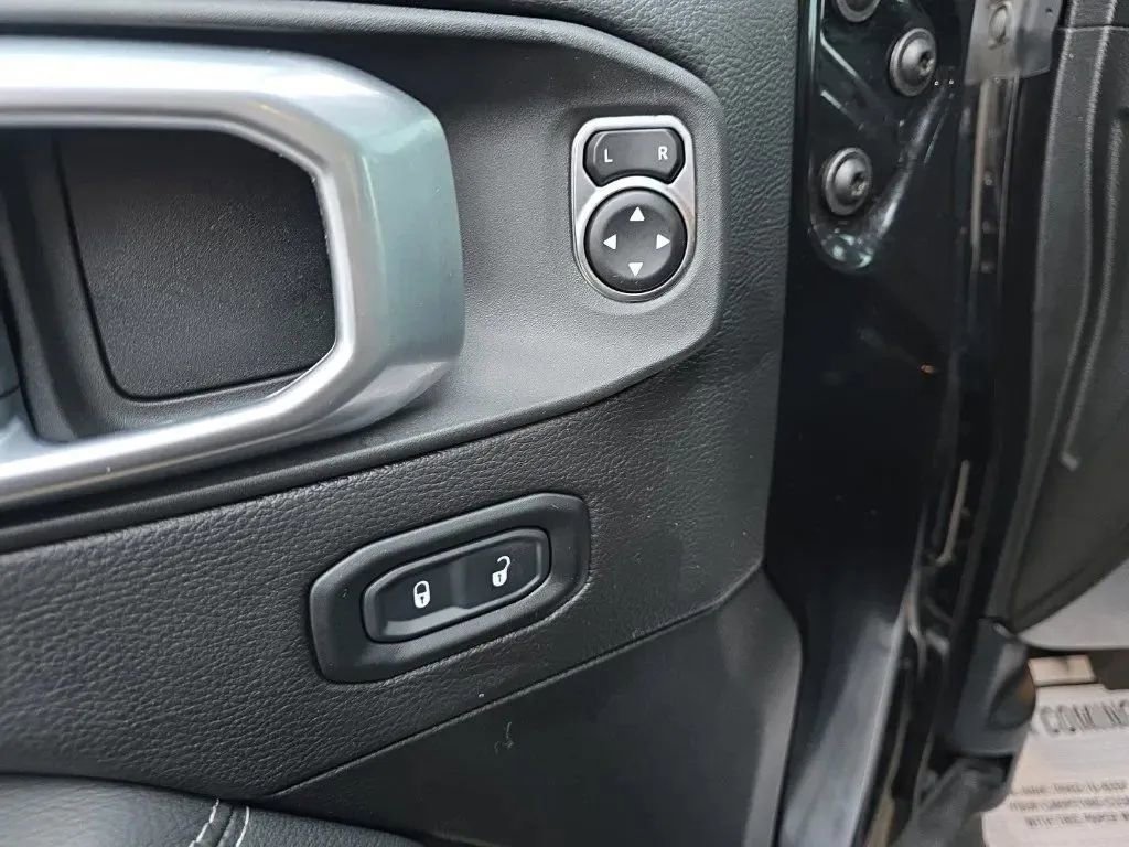 Used 2023 Jeep Gladiator Overland image 14