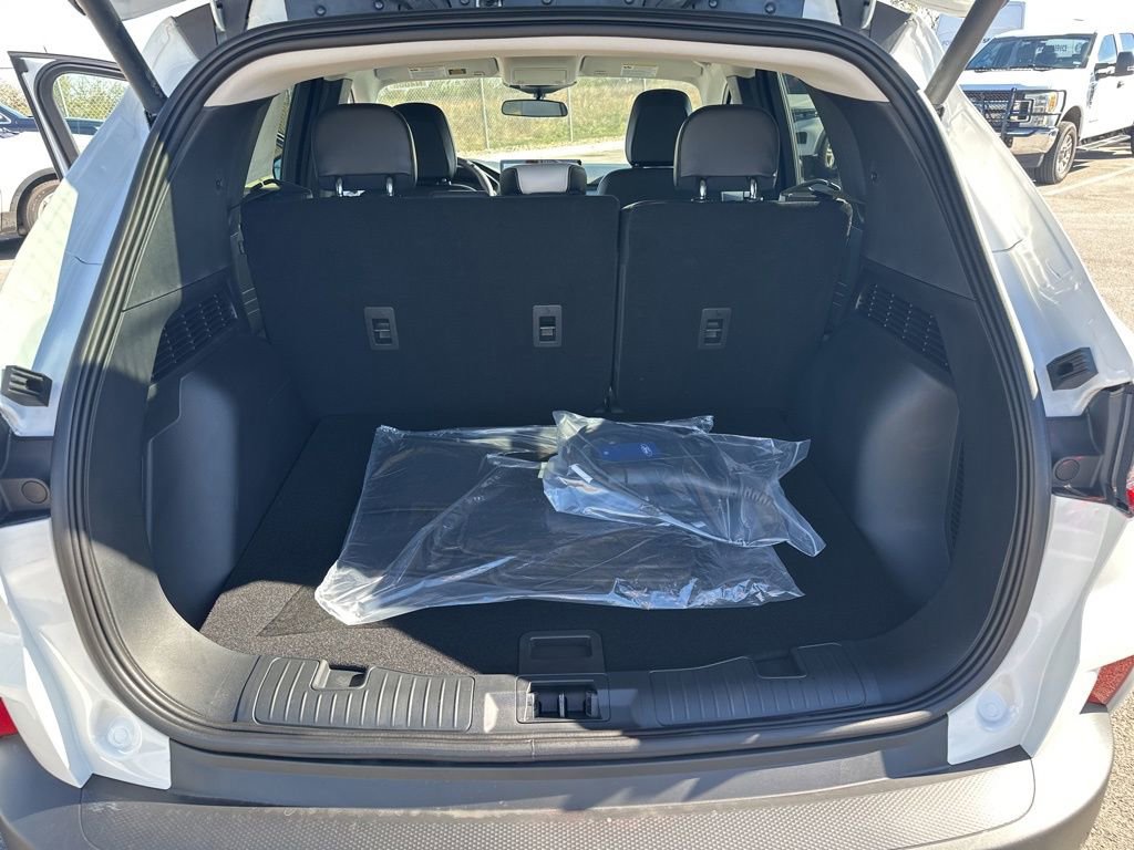 New 2026 Ford Escape SE FWD image 36