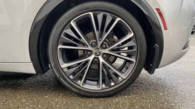 Used 2023 Toyota Prius XLE image 9