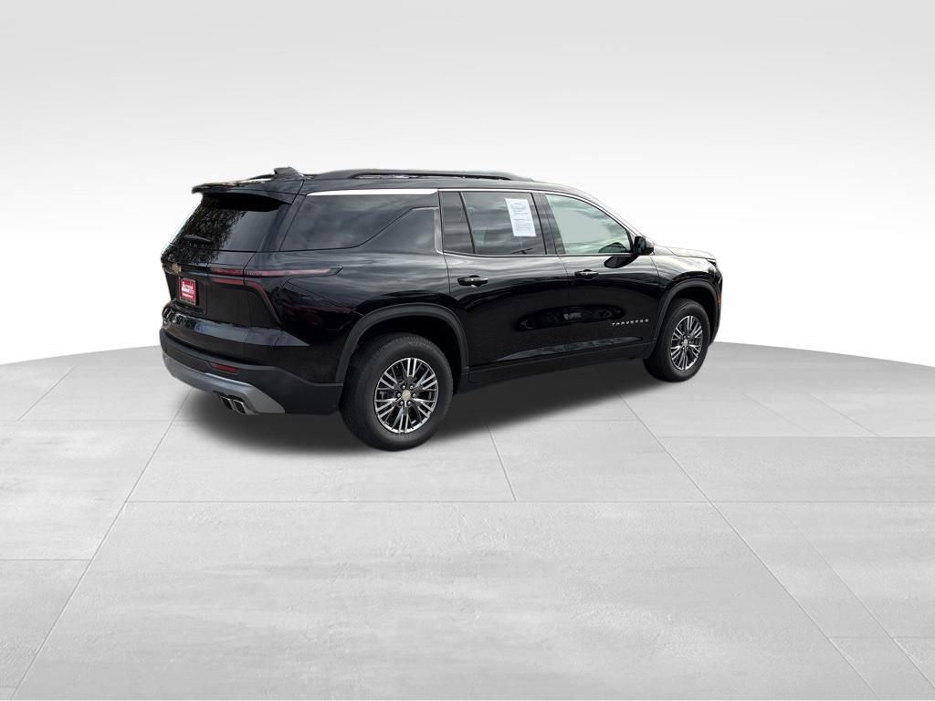 Used 2025 Chevrolet Traverse LT image 7