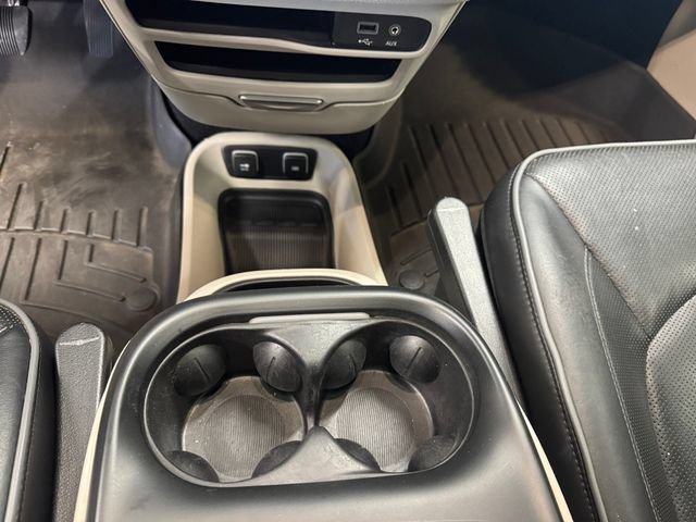 Used 2019 Chrysler Pacifica Limited FWD image 18