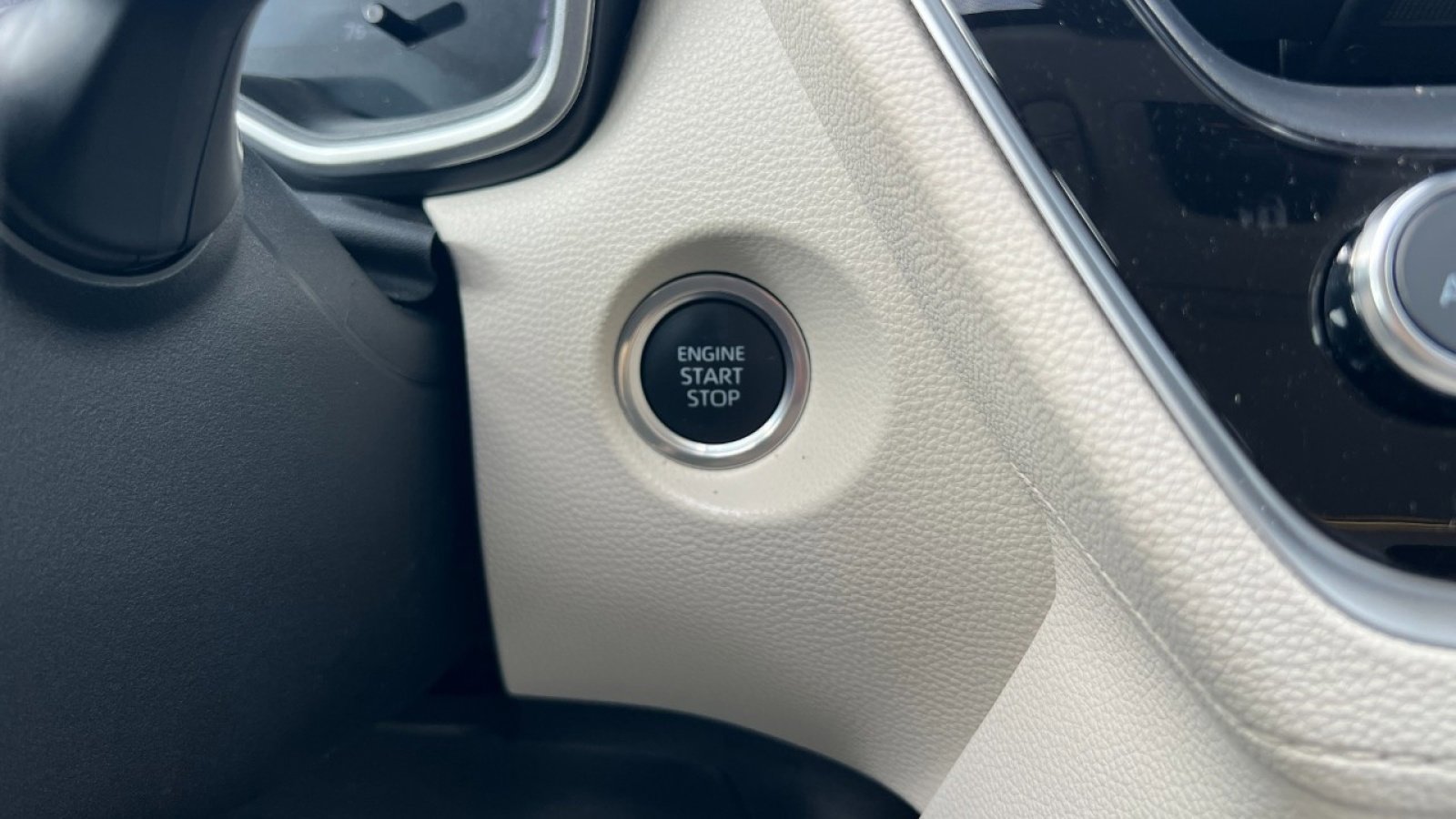 Used 2023 Toyota Corolla Cross XLE w/ Convenience Package image 23