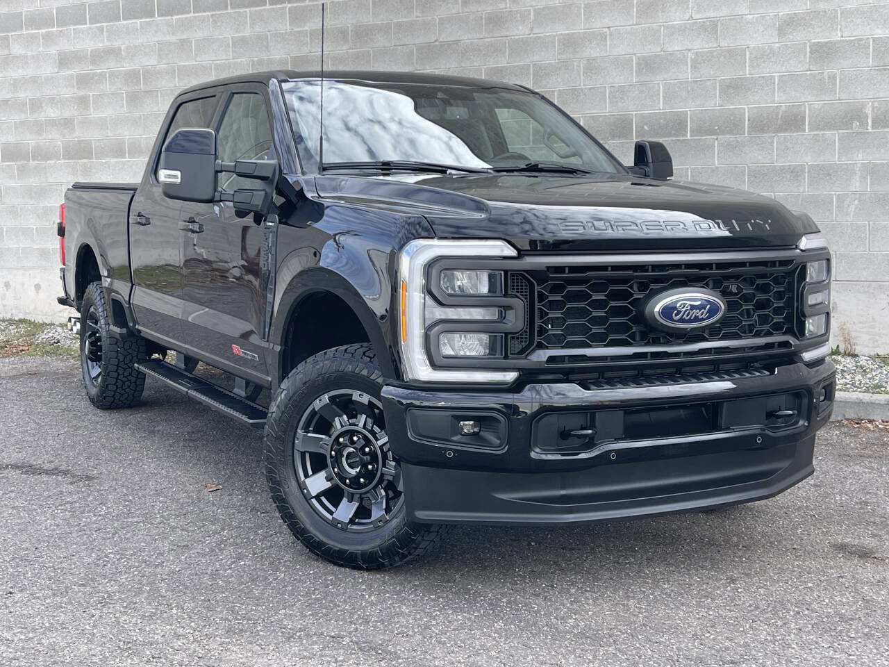 Used 2023 Ford F350 Lariat w/ Lariat Ultimate Package image 2