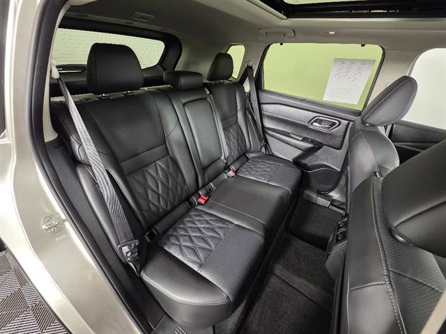 Used 2024 Nissan Rogue Platinum w/ Platinum Premium Package AWD/4WD image 17