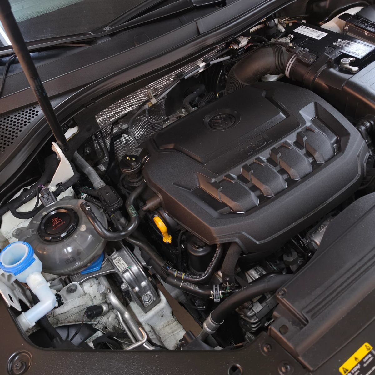 Used 2022 Volkswagen Tiguan SE FWD image 14