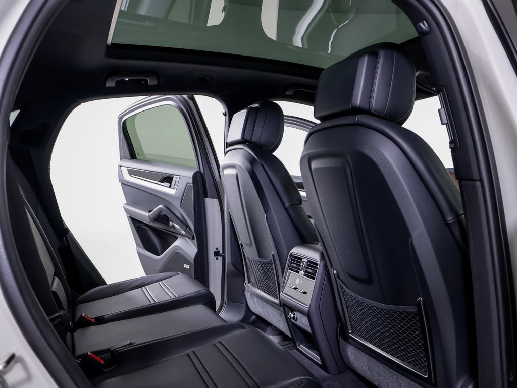 New 2026 Porsche Cayenne Coupe AWD/4WD image 17
