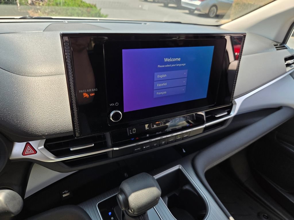 Certified 2025 Toyota Sienna LE FWD image 22