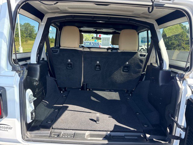 Used 2018 Jeep Wrangler Unlimited Sahara AWD/4WD image 17