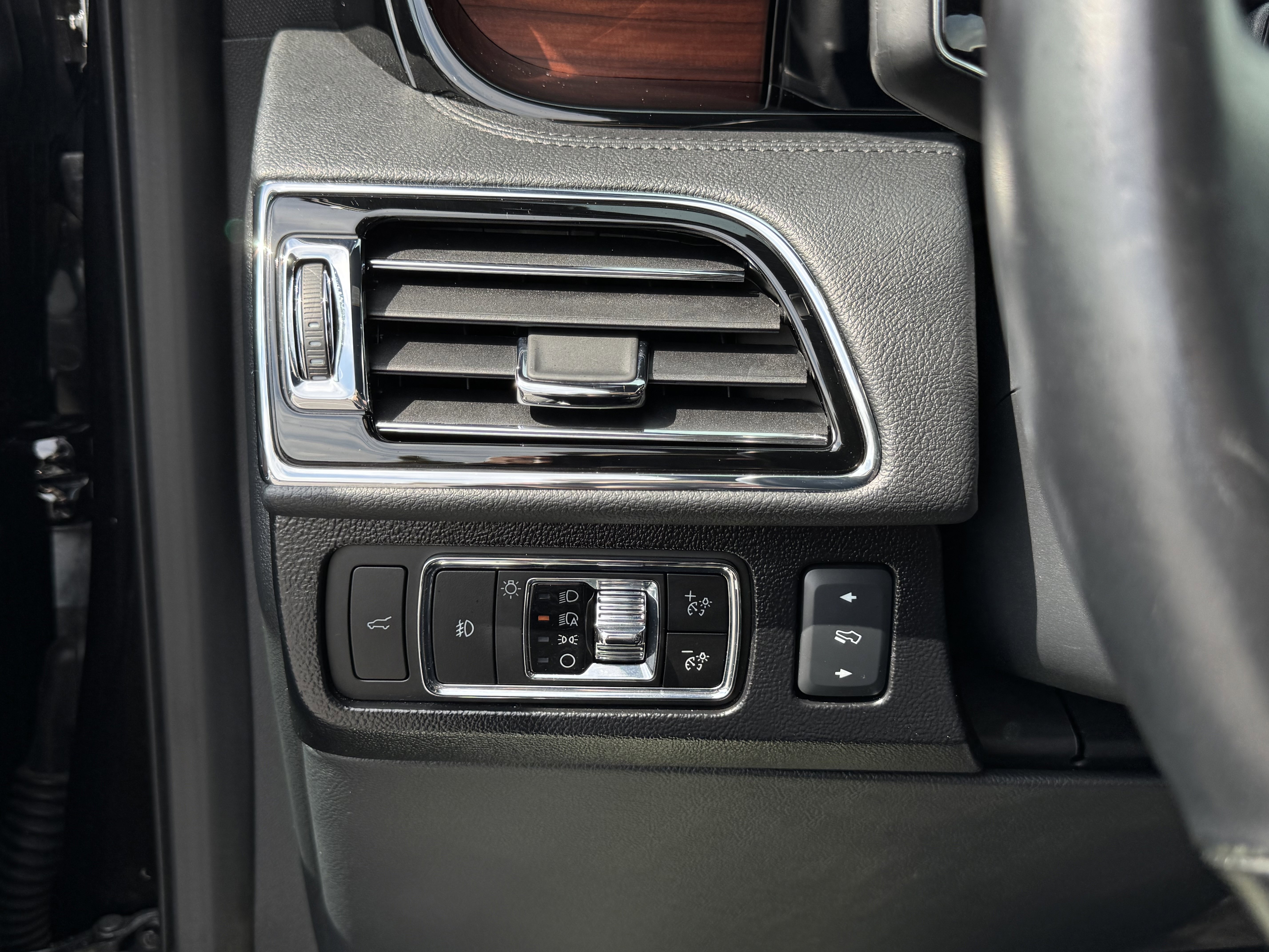 Used 2024 Lincoln Navigator L 4WD image 22