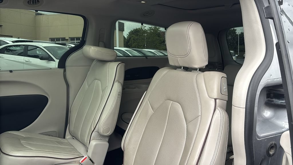 Used 2017 Chrysler Pacifica Limited FWD image 26