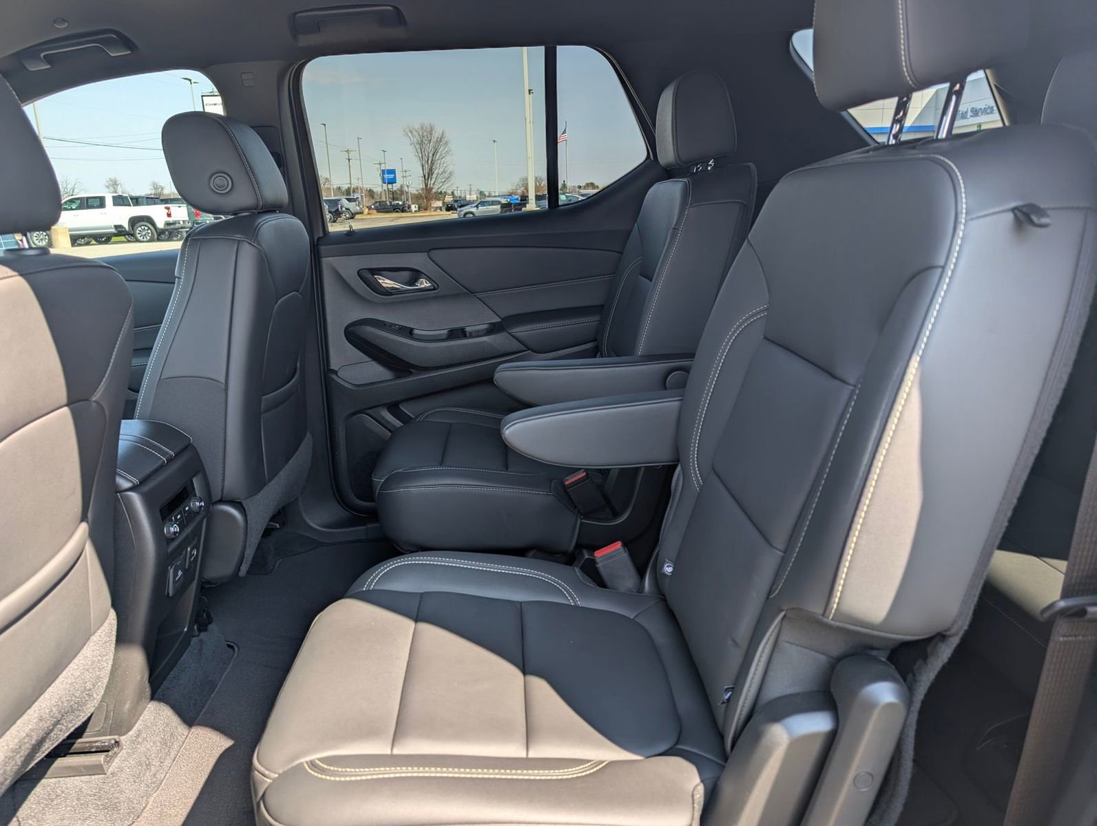 Used 2023 Chevrolet Traverse LT w/ LT Premium Package image 28