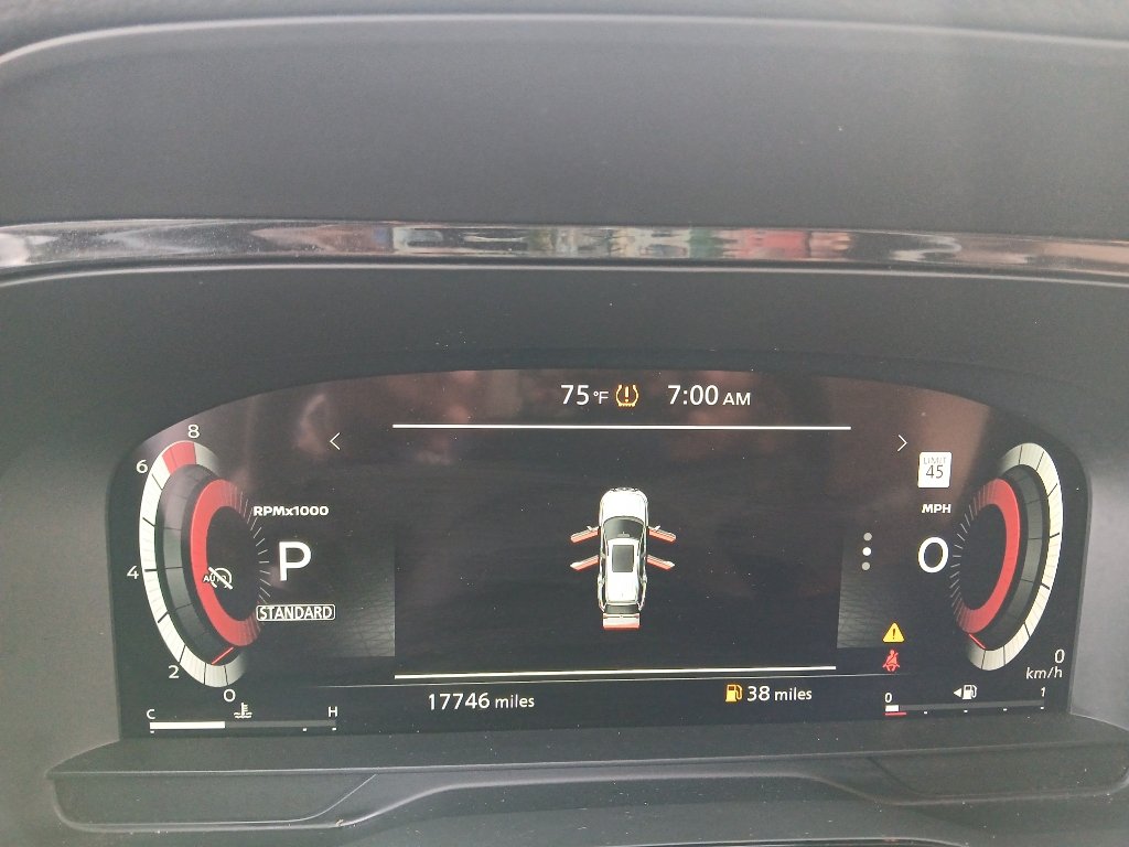 Used 2025 Nissan Pathfinder Platinum FWD image 13