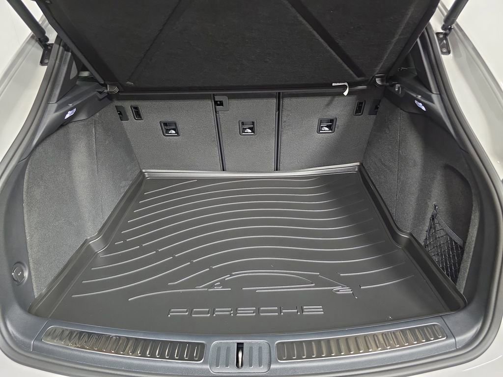 Certified 2026 Porsche Macan AWD/4WD image 31