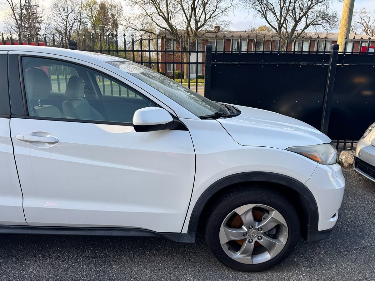 Used 2016 Honda HR-V LX image 3