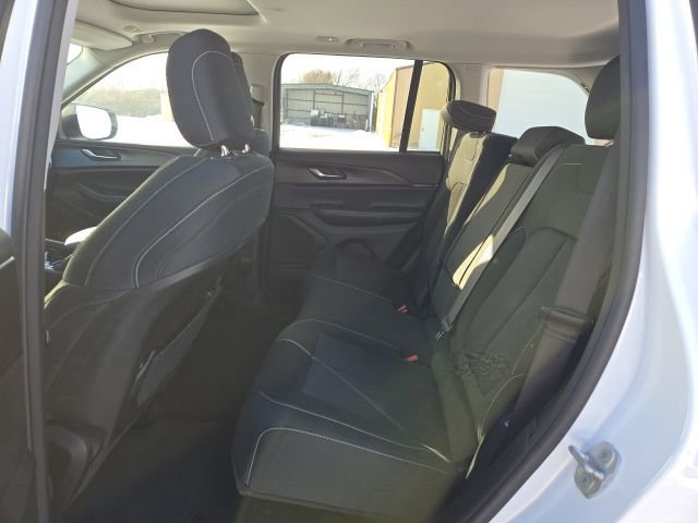 Used 2023 Jeep Grand Cherokee Laredo w/ Luxury Tech Group I image 8