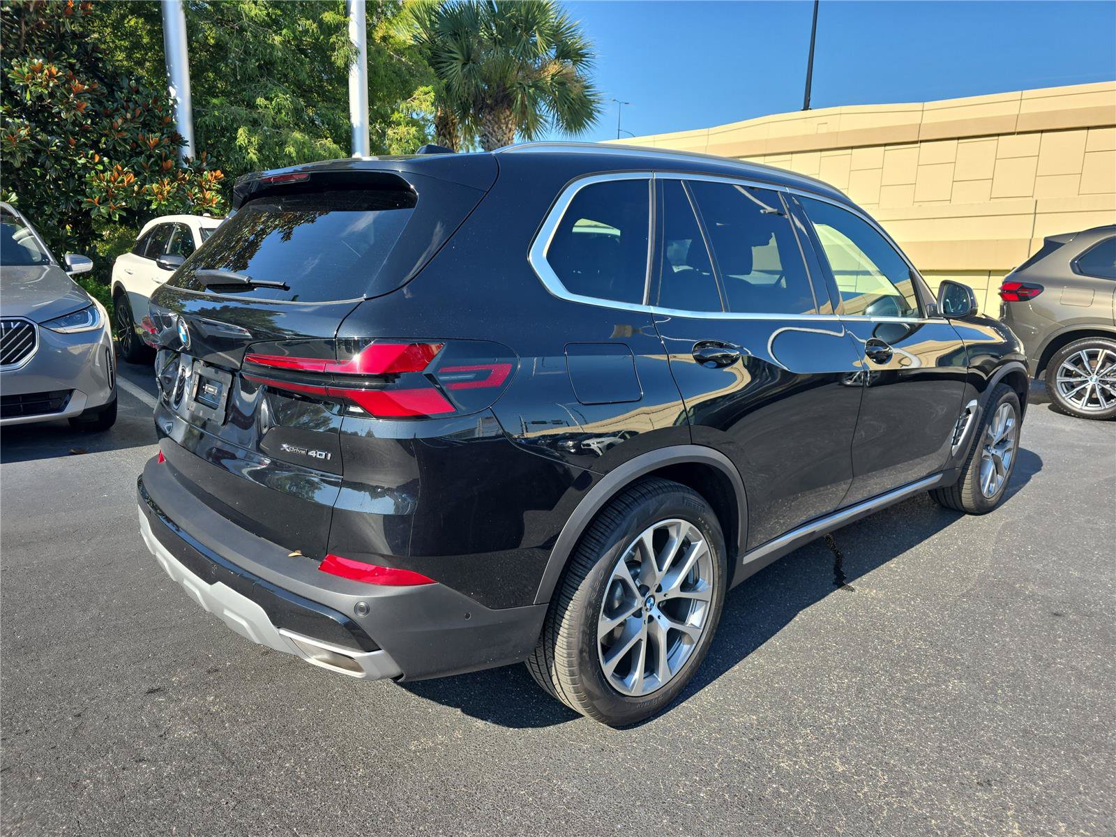 Used 2025 BMW X5 xDrive40i w/ Climate Comfort Package AWD/4WD image 2