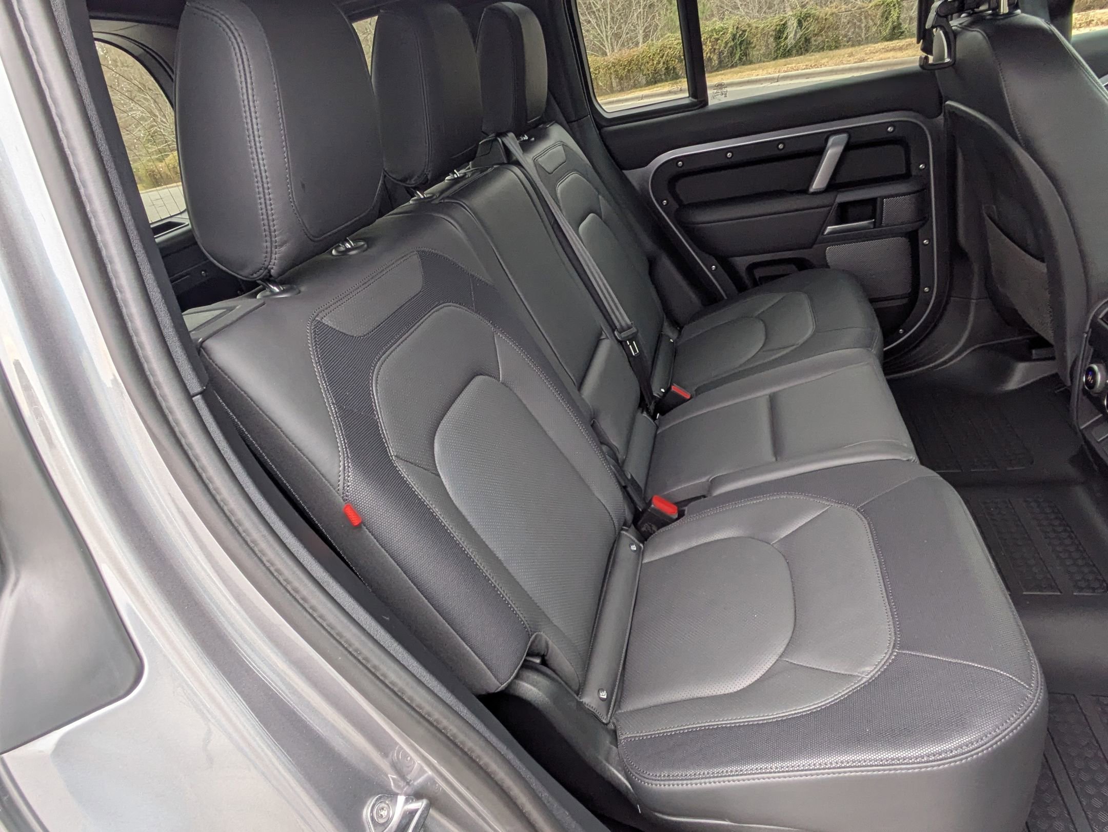 Certified 2024 Land Rover Defender 110 X-Dynamic SE image 28