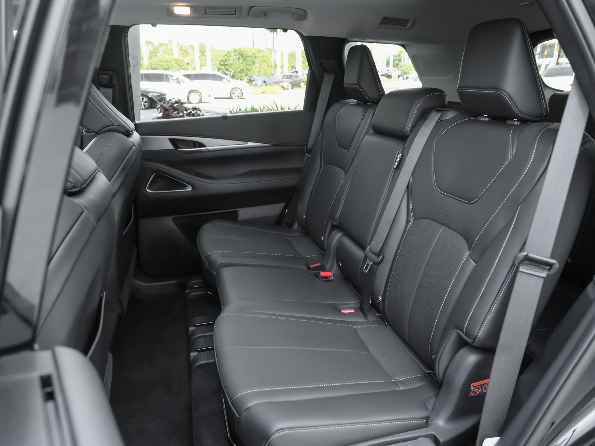 Certified 2026 INFINITI QX60 Luxe w/ Cargo Package FWD image 33