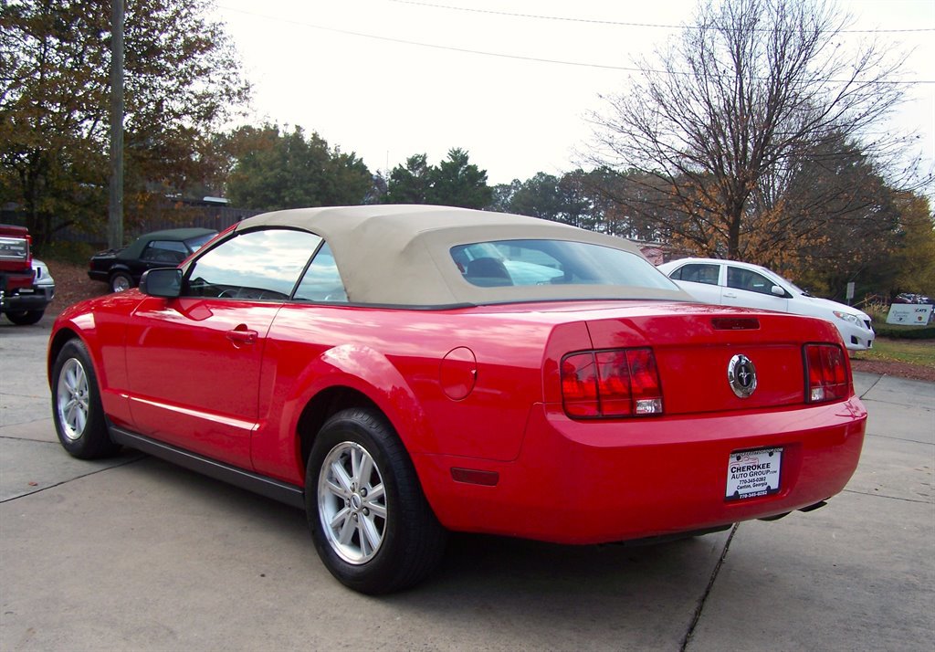 Used 2007 Ford Mustang Premium RWD image 2