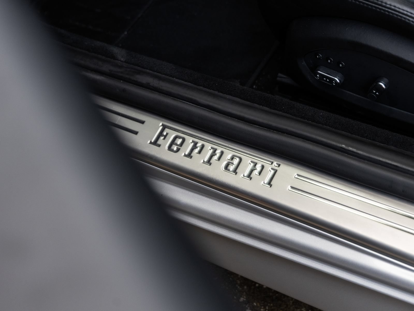 Used 2015 Ferrari California T RWD image 23