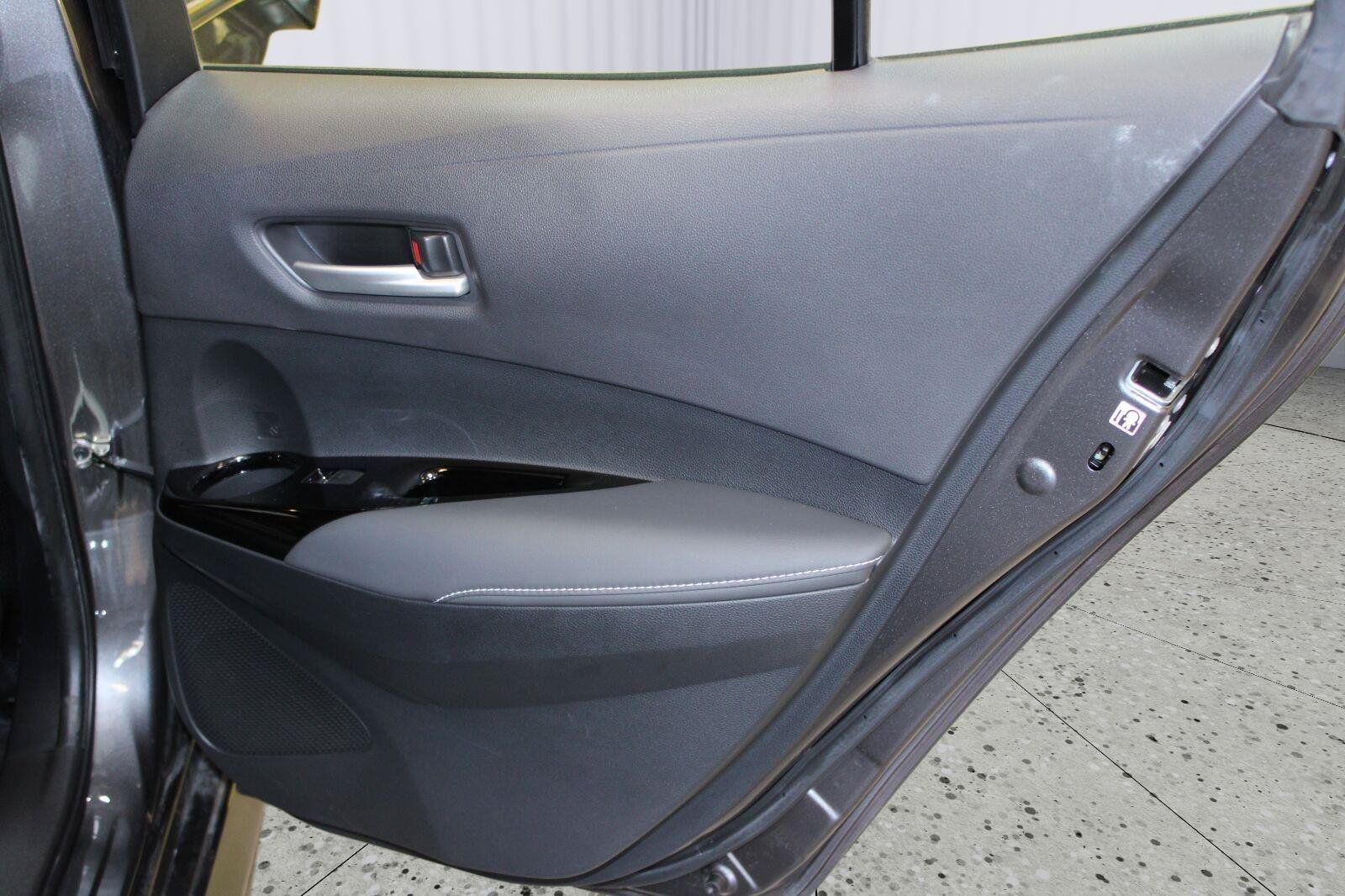 Used 2021 Toyota Corolla XSE FWD image 41