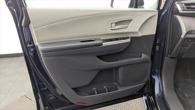 Used 2023 Toyota Sienna LE FWD image 13